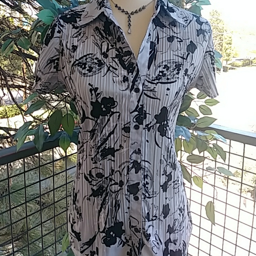 🚫SOLD🚫Apt 9 Button Up Blouse